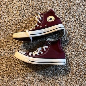 Maroon converse size 6 women